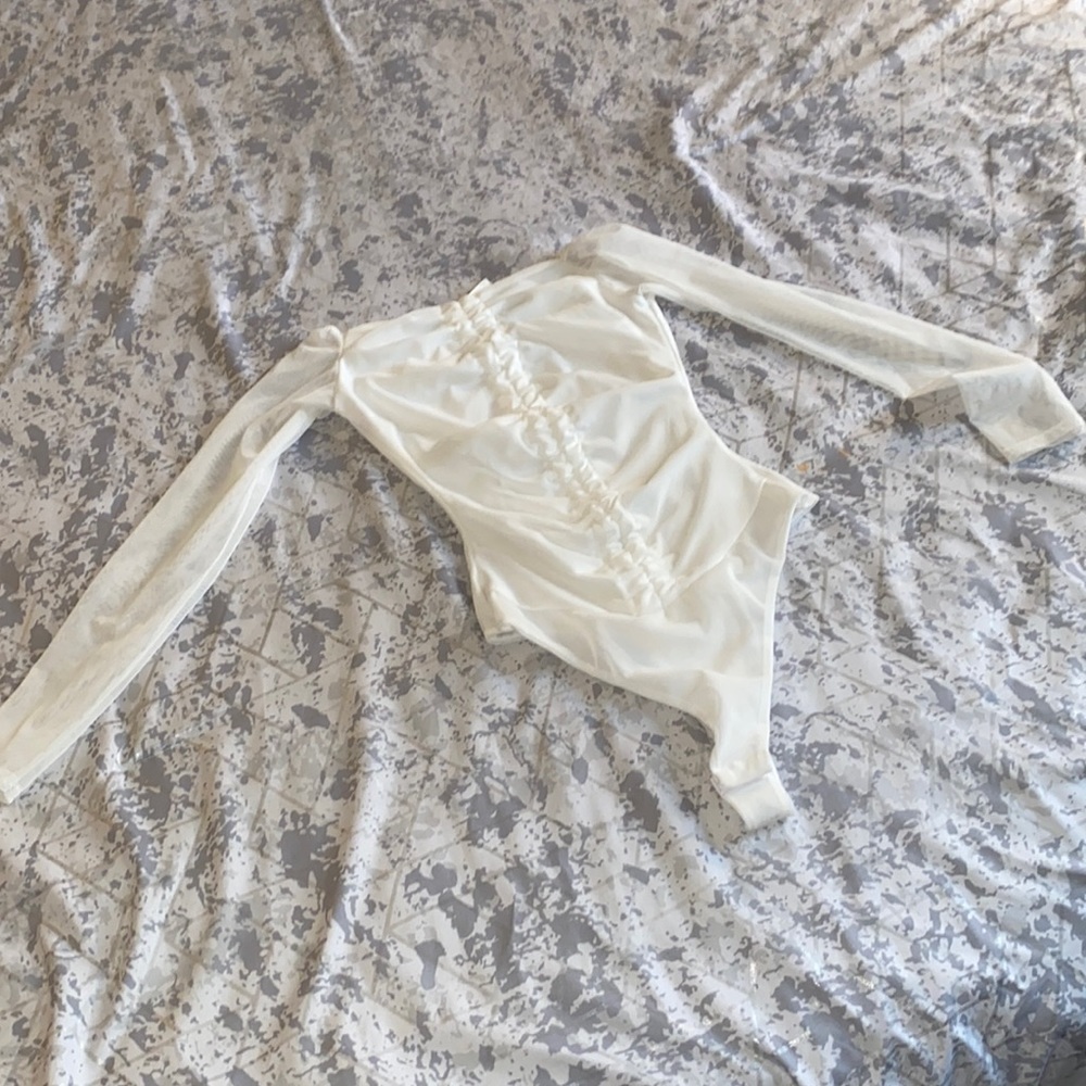 PrettyLittleThing White Sheet Long Sleeve Body Suit